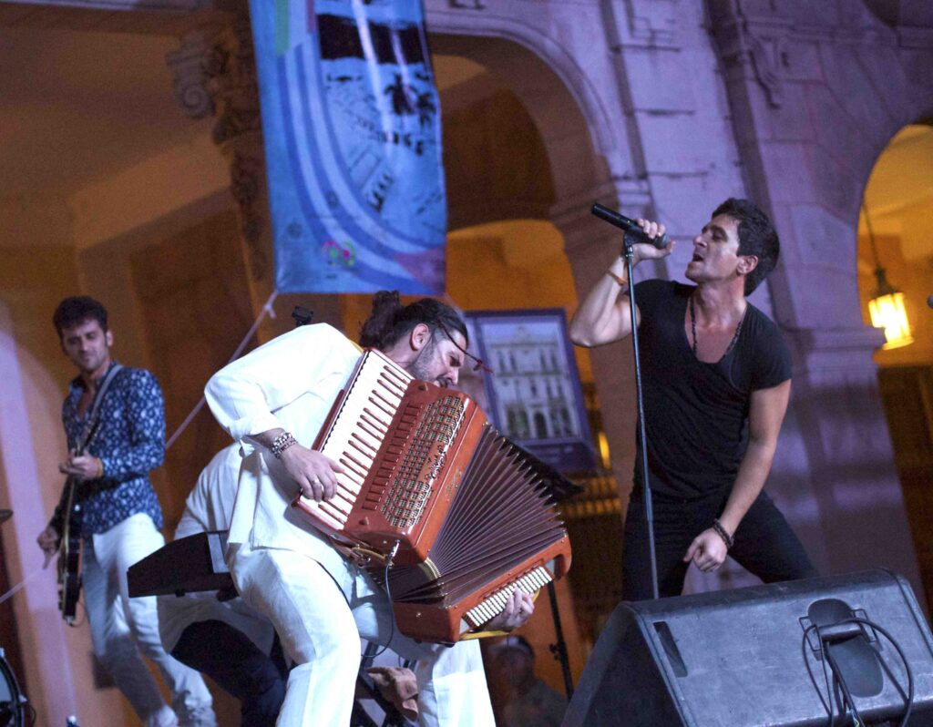 Marco-Lo-Russo-y-David-Blanco-Made-in-Italy-Piazza-Vecchia-Cuba-2